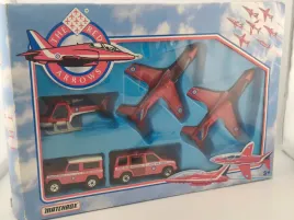 mc24-matchbox-gift-set-the-red-arrows-land-rover-90-caravan-boxed