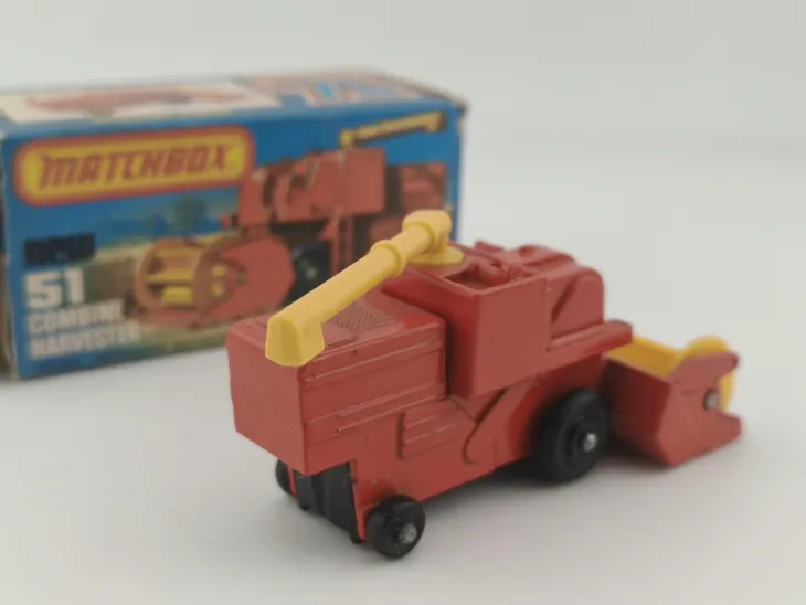 mb51-matchbox-combine-harvester-boxed-stan-nowy
