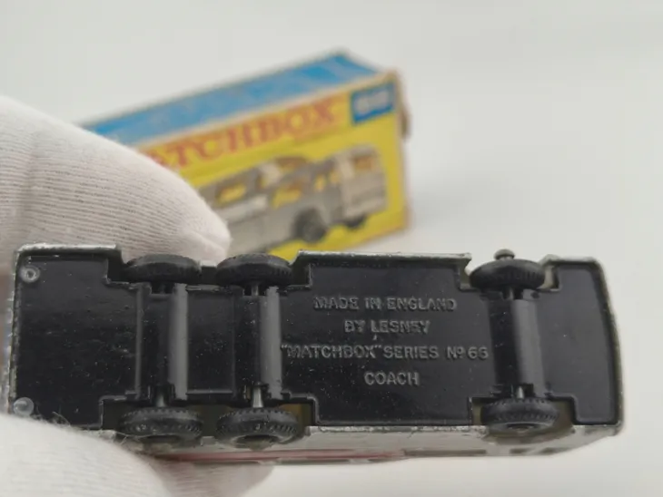 mb66-matchbox-lesney-greyhound-coach-marka-matchbox