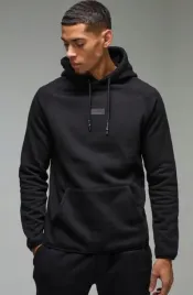 czarna-bluza-z-kapturem-zakladana-przez-glowe-boohooman-l