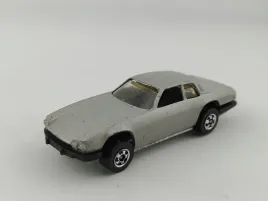 hot-wheels-jaguar-xjs-made-in-france