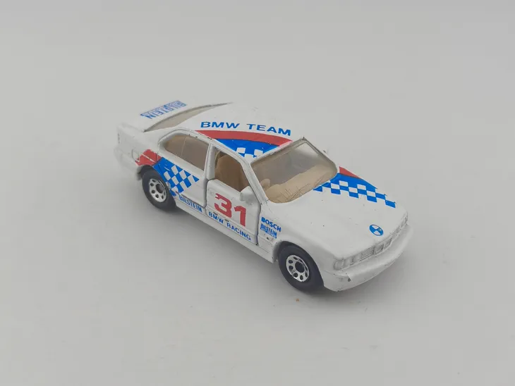 matchbox-bmw-5-series-535i-e34