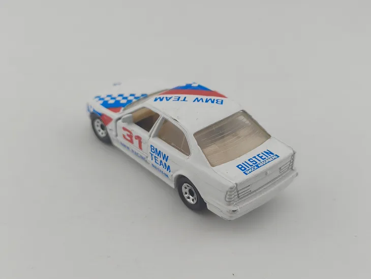 matchbox-bmw-5-series-535i-e34-stan-nowy