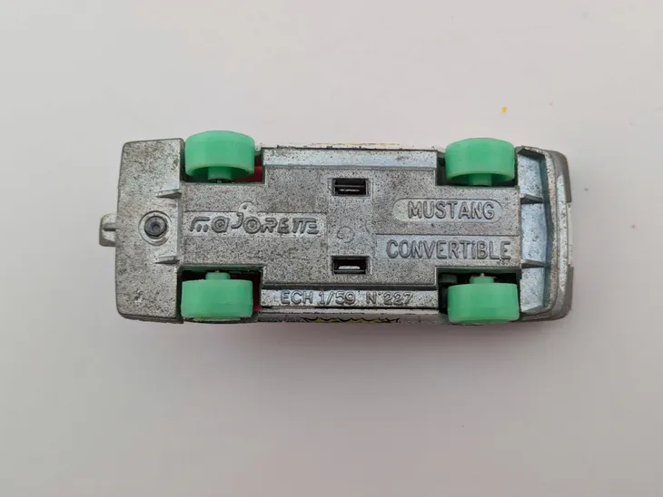 majorette-ford-mustang-convertible-marka-majorette