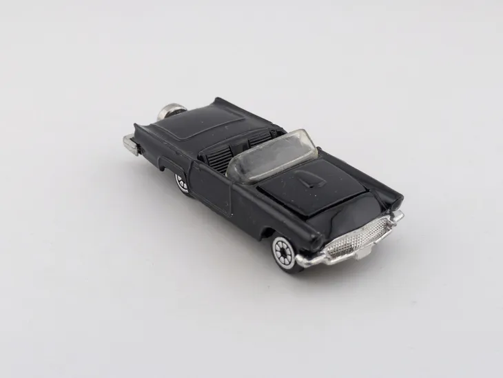 hot-wheels-ford-thunderbird