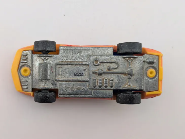 hot-wheels-chevrolet-corvette-marka-hot-wheels
