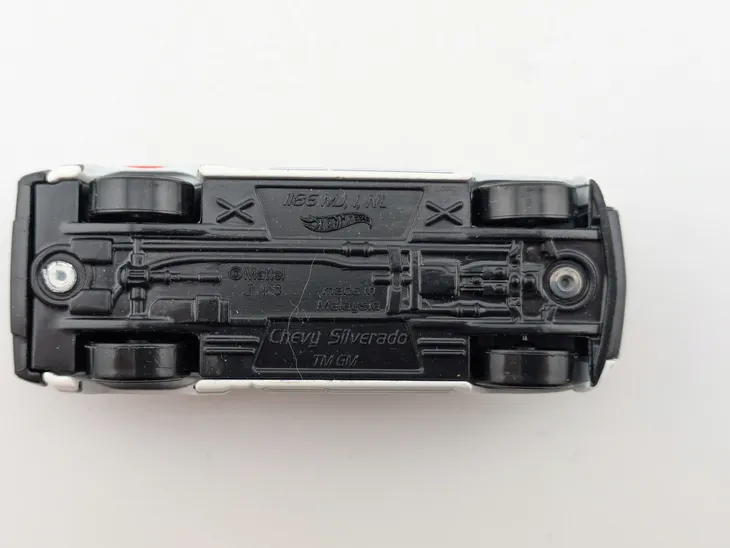 hot-wheels-chevy-chevrolet-silverado-marka-hot-wheels