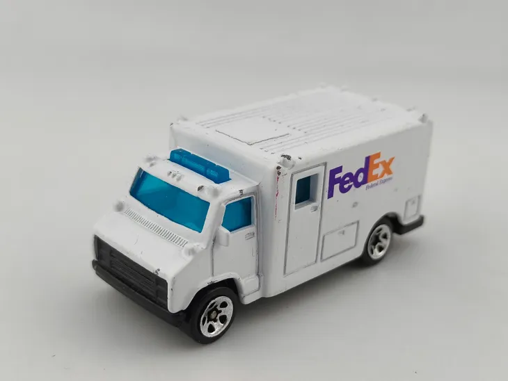 hot-wheels-ambulance-fedex