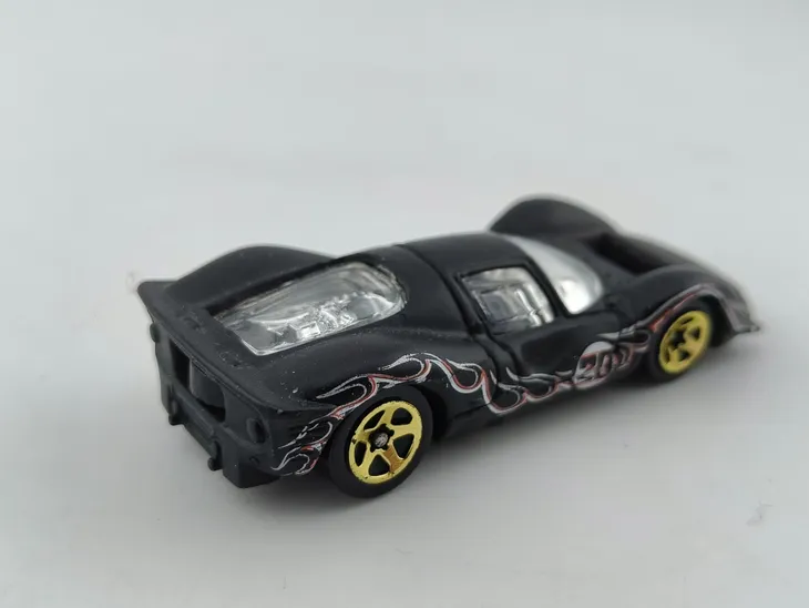 hot-wheels-ferrari-p4-stan-nowy