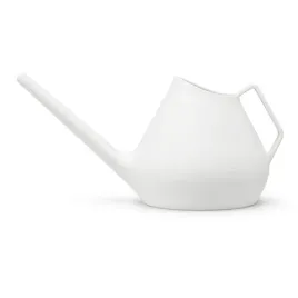 konewka-biala-z-dluga-wylewka-do-podlewania-roslin-minimalistyczna