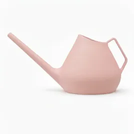 konewka-rozowa-z-dluga-wylewka-do-podlewania-roslin-minimalistyczna