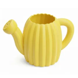 kompaktowa-konewka-zolta-do-roslin-domu-o-minimalistycznym-designie