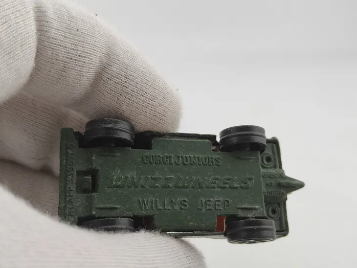 corgi-juniors-whizzwheels-willys-jeep-marka-corgi