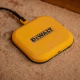 ladowarka-indukcyjna-10-w-marka-dewalt
