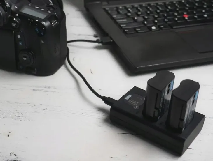 ladowarka-newell-dl-usb-c-do-nikon-certyfikat-ce