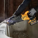 dewalt-dcs386h2t-pila-szablasta-2x50ah-powerstack-uchwyt-uniwersalny-1-2