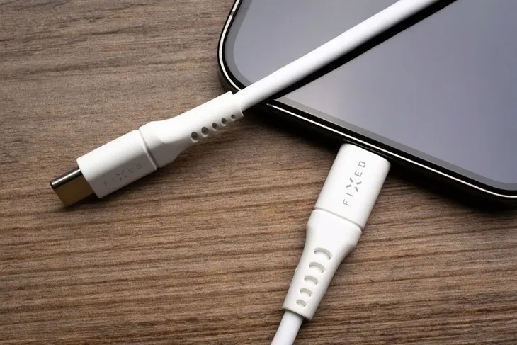 kabel-fixed-lightning-usb-c-2m-60w-przewod-mfi-waga-z-opakowaniem-0-07-kg-marka-fixed