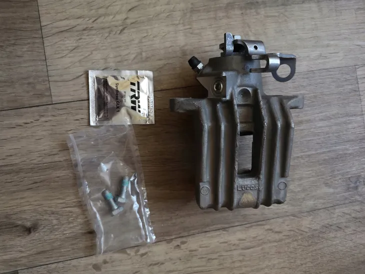 trw-bhs184-zacisk-hamulca-numery-katalogowe-zamiennikow-brembo-f-85-176