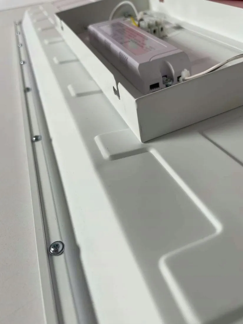 panel-led-briloner-bialy