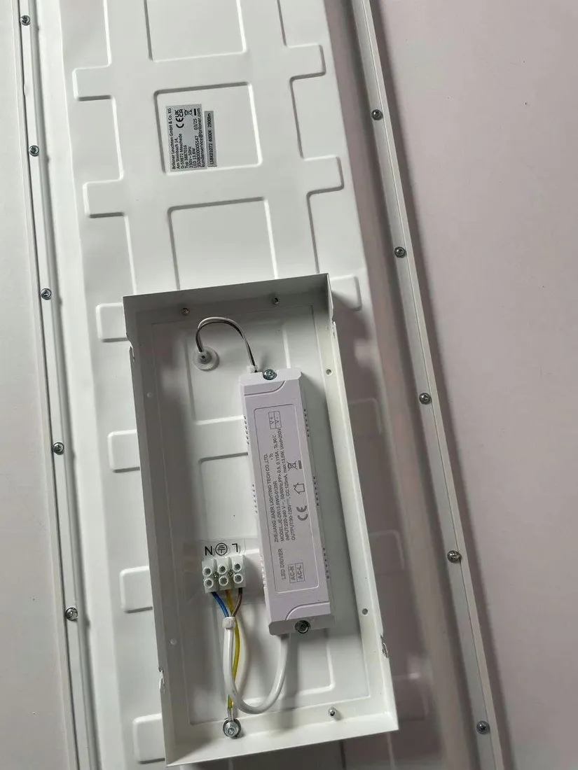 panel-led-briloner-bialy