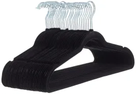 amazon-basics-aksamitny-wieszak-do-garniturow-czarny-30-sztuk