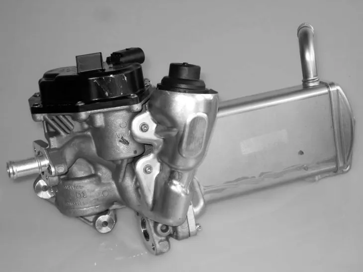 valeo-700438-modul-agr-producent-czesci-valeo-numer-katalogowy-oryginalu-vw-03l131512ar