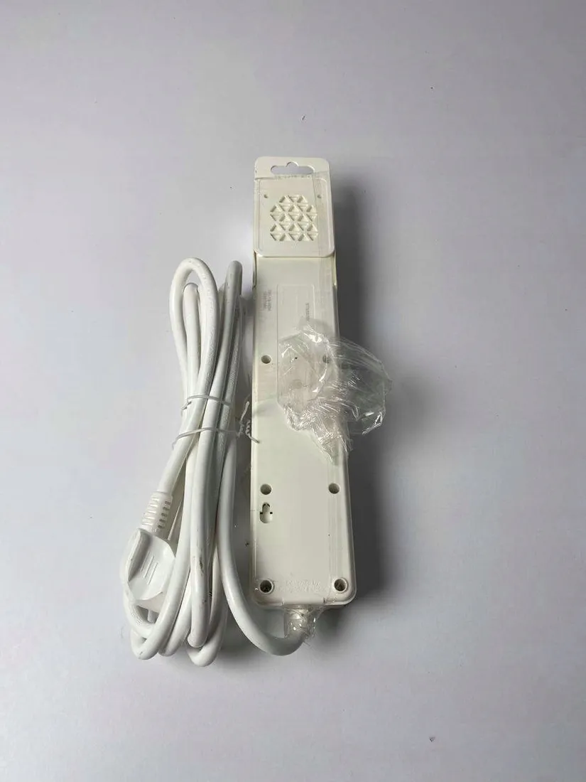 gniazdo-elektryczne-scienne-schneider-electric-bialy