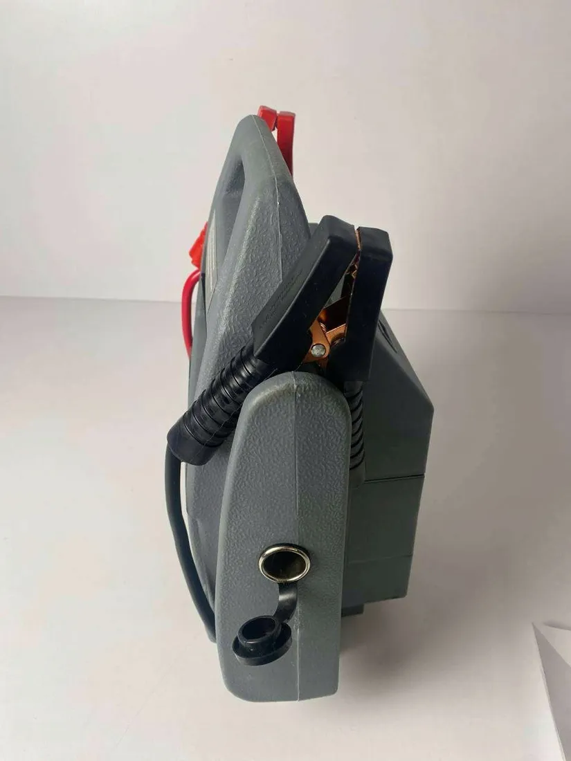 booster-4w1-kompresor-rozruch-latarka