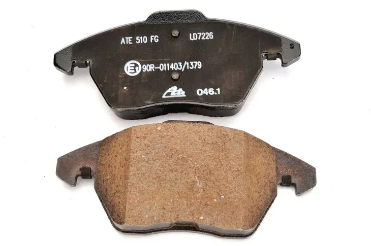 ate-ceramic-klocki-przod-audi-tt-grubosc-20-mm
