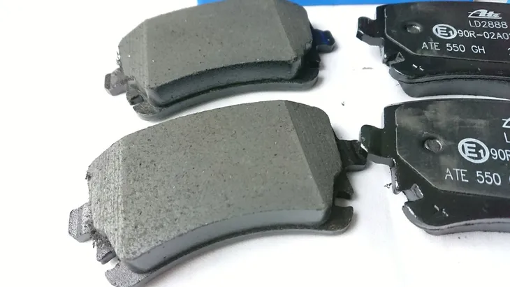 ate-ceramic-klocki-tyl-audi-a4-a6-numer-katalogowy-oryginalu-vag-4f0-698-451