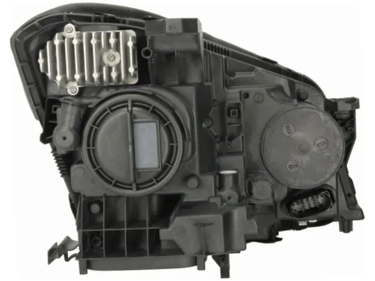 lampy-reflektory-mercedes-klasa-gla-13-rodzaj-swiatel-mijania-ksenonowe
