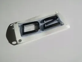 volvo-d2-emblemat-na-tylna-klape-31333138-oe