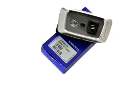 volvo-xc60-ii-tylna-lewa-lampka-podsufitki-oe-31694121