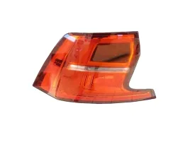 volvo-s90-ii-lampa-tylna-lewa-w-blotnik-nowa-oe-31698712