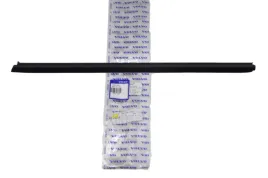 volvo-xc60-ii-listwa-zgarniajaca-drzwi-lewa-przod-32211408