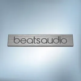 emblemat-beats-audio-srebrna-50x10mm-naklejka-logo-znaczek