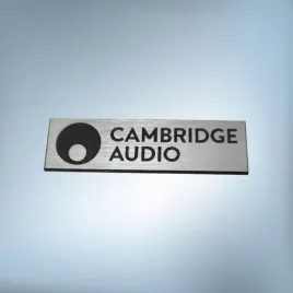 emblemat-naklejka-cambridge-audio-srebrna-35x10mm-logo-znaczek