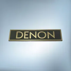 emblemat-naklejka-denon-czarno-zlota-68x16mm-logo-znaczek