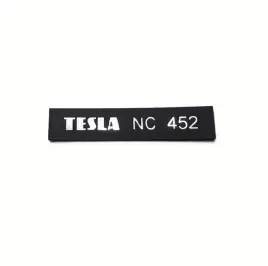 greatergreater-tesla-nc-452-47x9mm-srebrny-chrom-emblemat-naklejka-logo-znaczek-zamienn