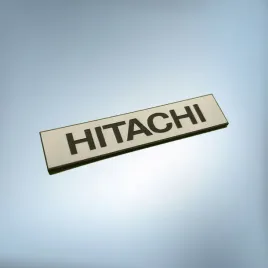 greatergreater-hitachi-50x11mm-bialy-emblemat-naklejka-logo-znaczek-tabliczka-zamiennik