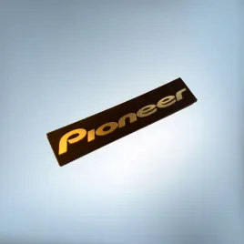 emblemat-pioneer-50x10mm-czarno-zloty-naklejka-logo-znaczek-symbol