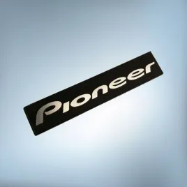 emblemat-pioneer-czarno-srebrna-50x10mm-naklejka-logo-znaczek-symbol