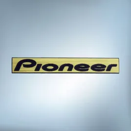 emblemat-pioneer-zlota-50x7mm-naklejka-logo-znaczek-symbol