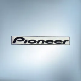 emblemat-pioneer-srebrna-50x7mm-naklejka-logo-znaczek-symbol