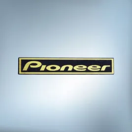 emblemat-pioneer-czarno-zlota-52x9mm-naklejka-logo-znaczek-symbol