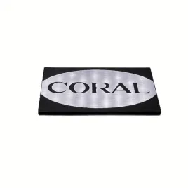 greatergreatergreater-coral-40x20mm-srebrny-1-emblemat-naklejka-logo-znaczek