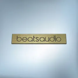 greatergreatergreater-beats-audio-100x20mm-zloty-emblemat-naklejka-logo-znaczek-tabliczka