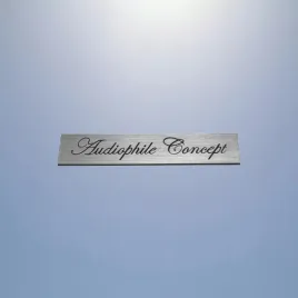 greatergreatergreater-audiophile-concept-100x20mm-srebrny-emblemat-naklejka-logo-szczotkowana