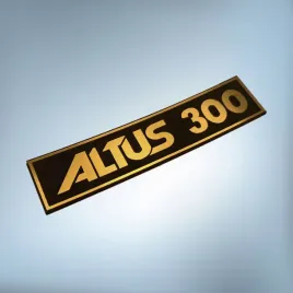 greatergreatergreater-emblemat-altus-300-81x19mm-zloty-ramka-naklejka-logo-znaczek-nalepka