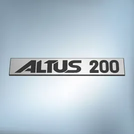 greatergreatergreater-emblemat-altus-200-88x20mm-srebrna-naklejka-logo-znaczek-nalepka-lesslessless